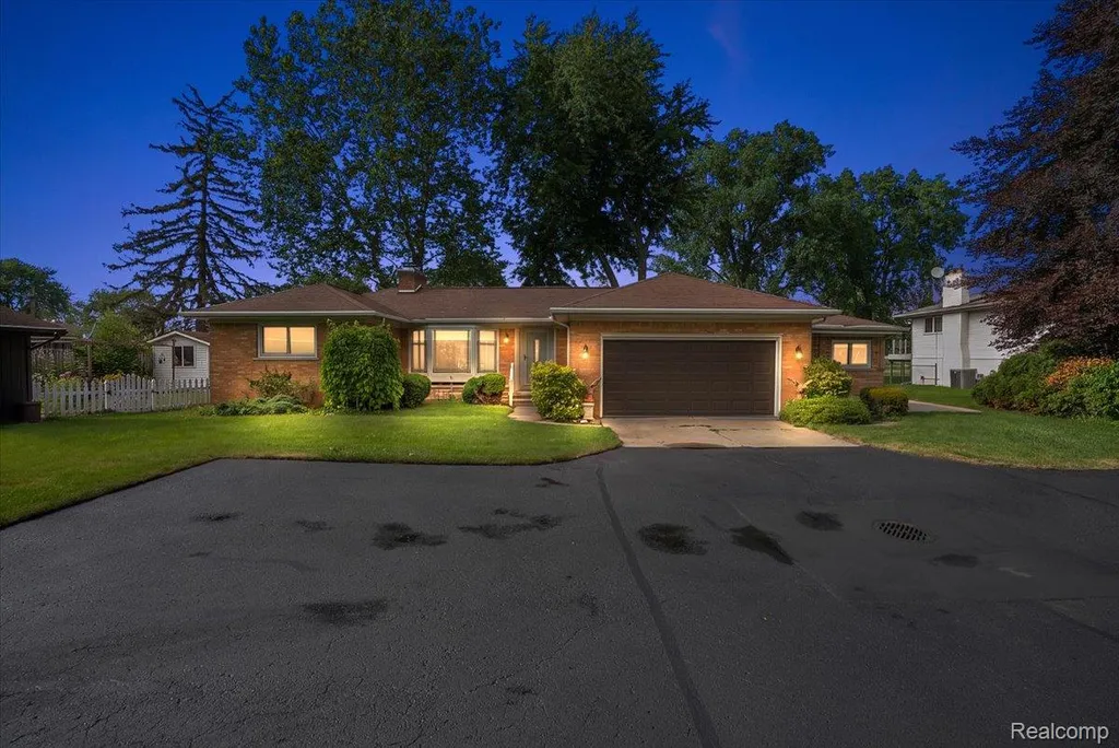 25651 S River Road Harrison Charter Township MI 48045