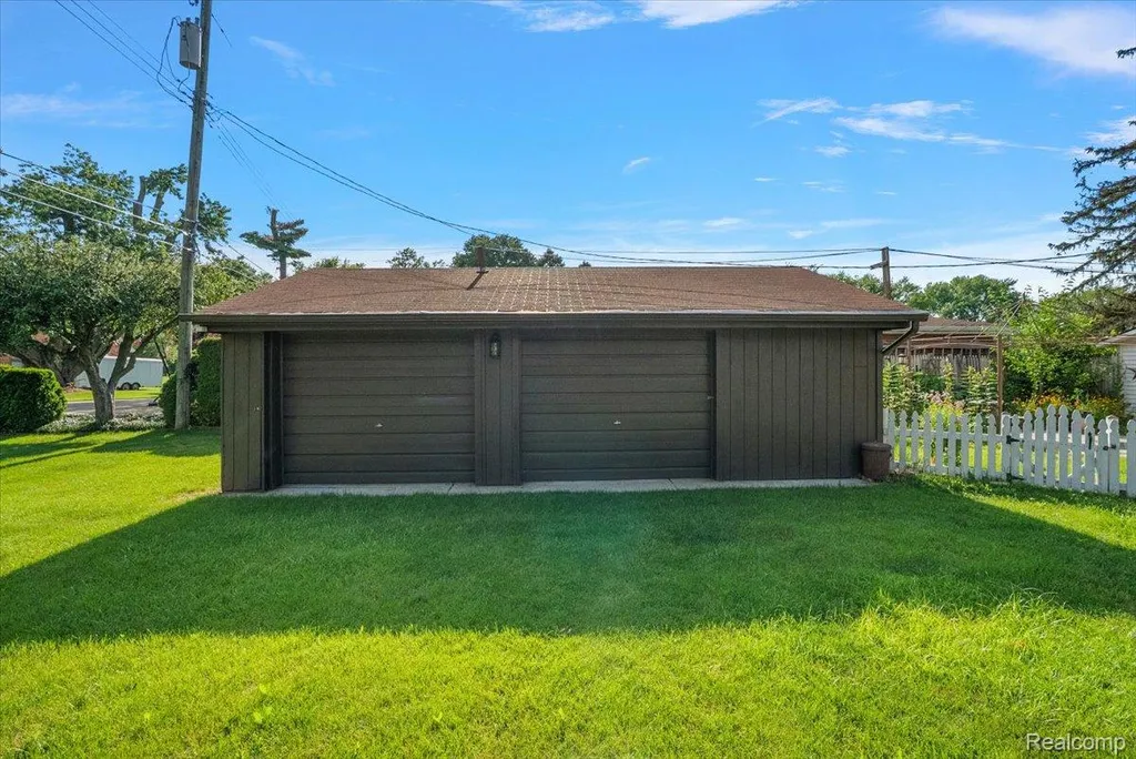 25651 S River Road Harrison Charter Township MI 48045