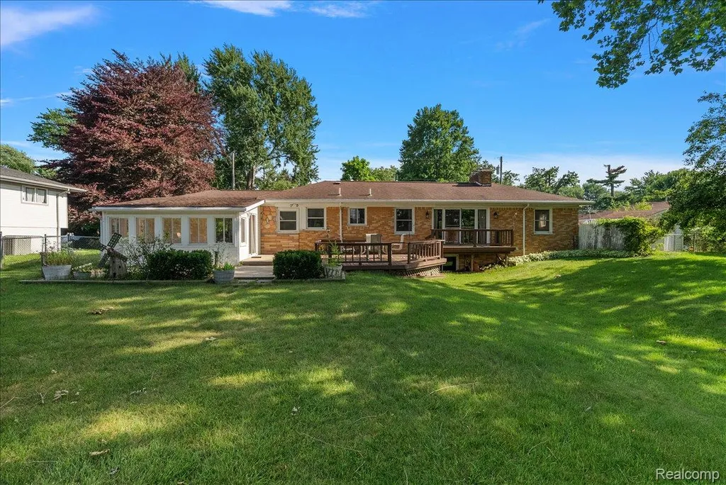 25651 S River Road Harrison Charter Township MI 48045