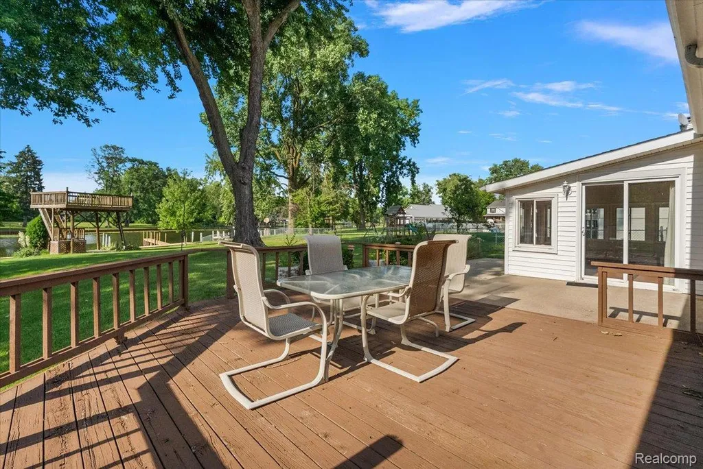 25651 S River Road Harrison Charter Township MI 48045
