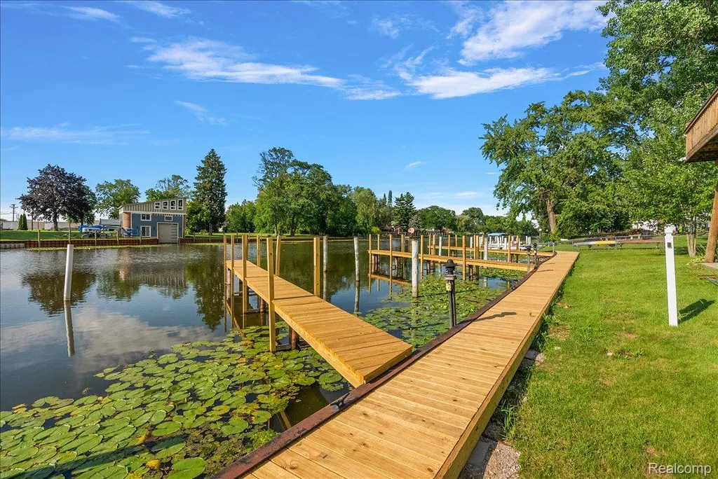 25651 S River Road Harrison Charter Township MI 48045