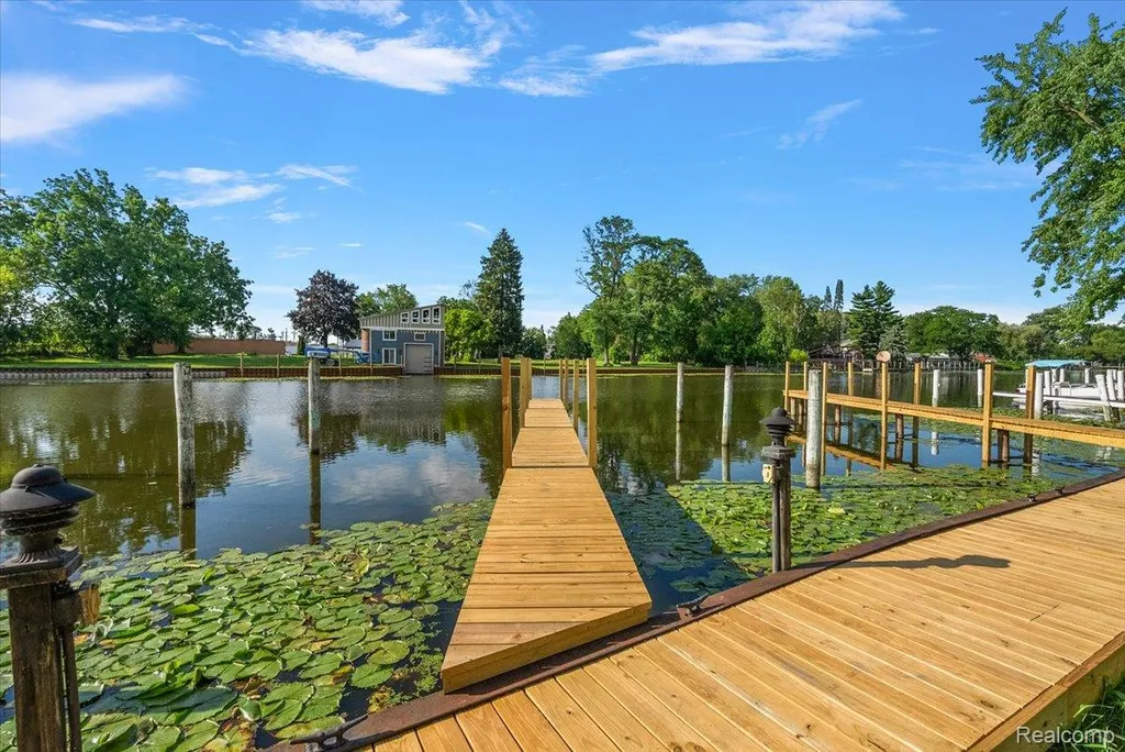 25651 S River Road Harrison Charter Township MI 48045