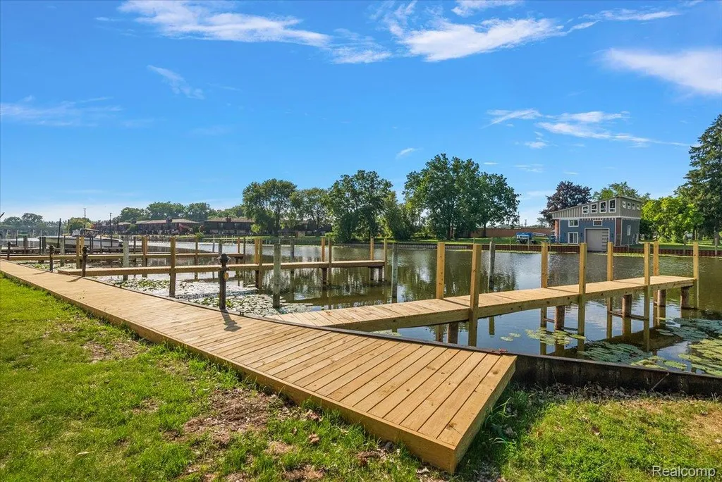 25651 S River Road Harrison Charter Township MI 48045