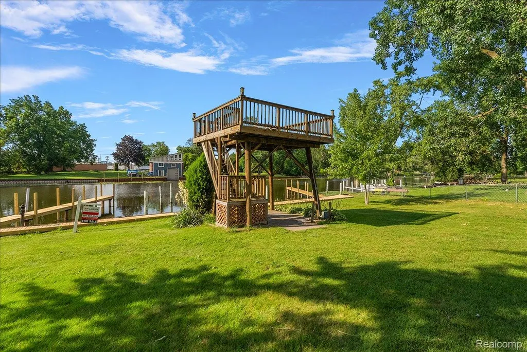 25651 S River Road Harrison Charter Township MI 48045