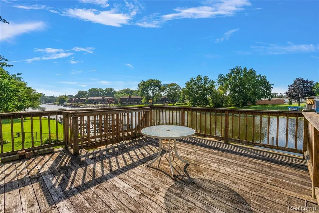 25651 S River Road Harrison Charter Township MI 48045