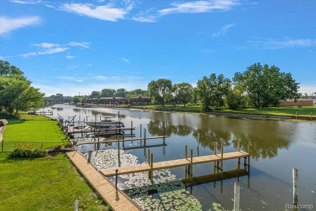 25651 S River Road Harrison Charter Township MI 48045