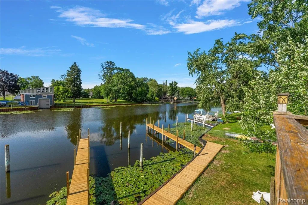 25651 S River Road Harrison Charter Township MI 48045