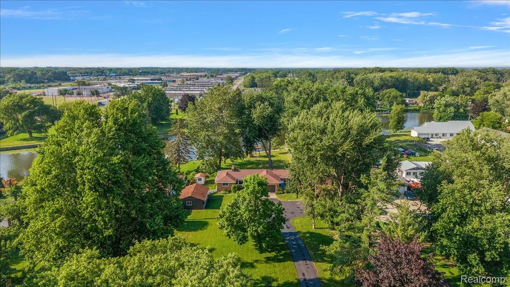 25651 S River Road Harrison Charter Township MI 48045