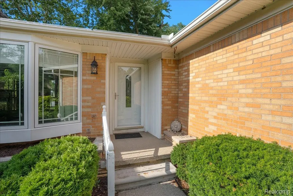 25651 S River Road Harrison Charter Township MI 48045