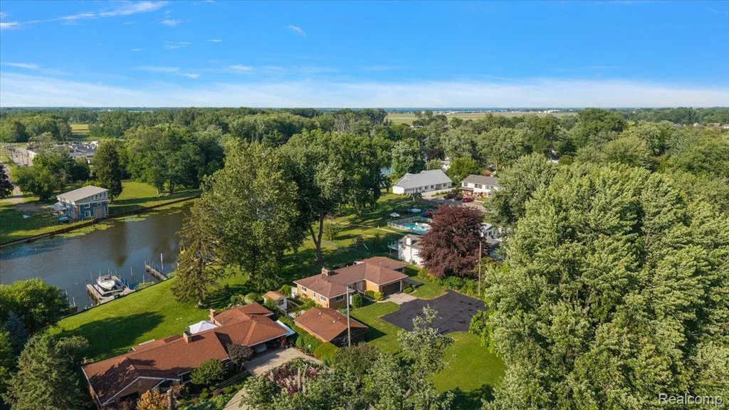 25651 S River Road Harrison Charter Township MI 48045