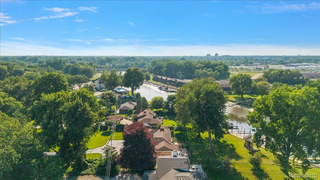 25651 S River Road Harrison Charter Township MI 48045