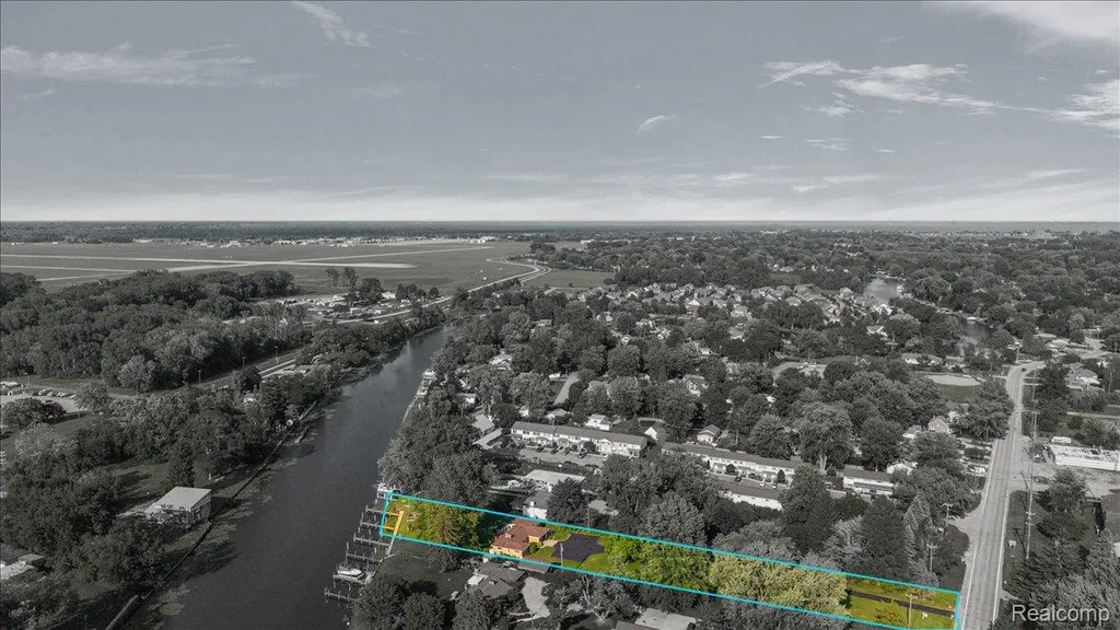25651 S River Road Harrison Charter Township MI 48045