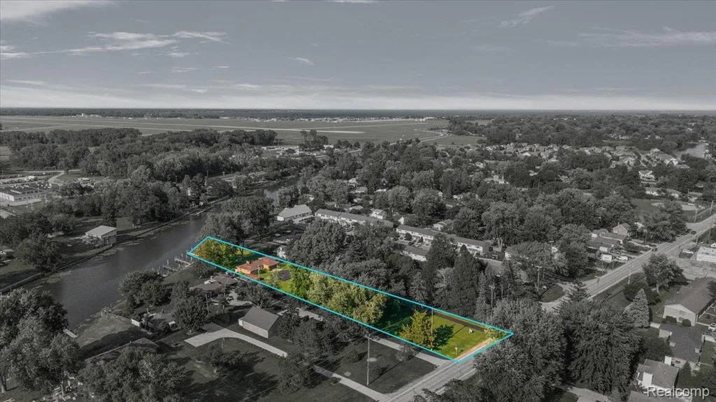 25651 S River Road Harrison Charter Township MI 48045