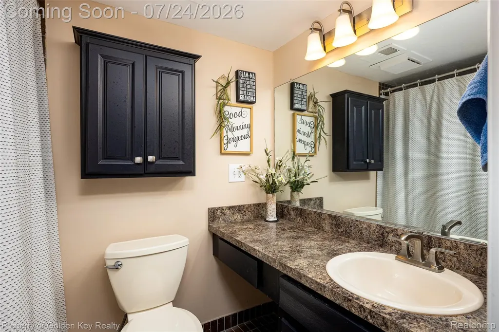 17955 University Park Drive Livonia City MI 48152