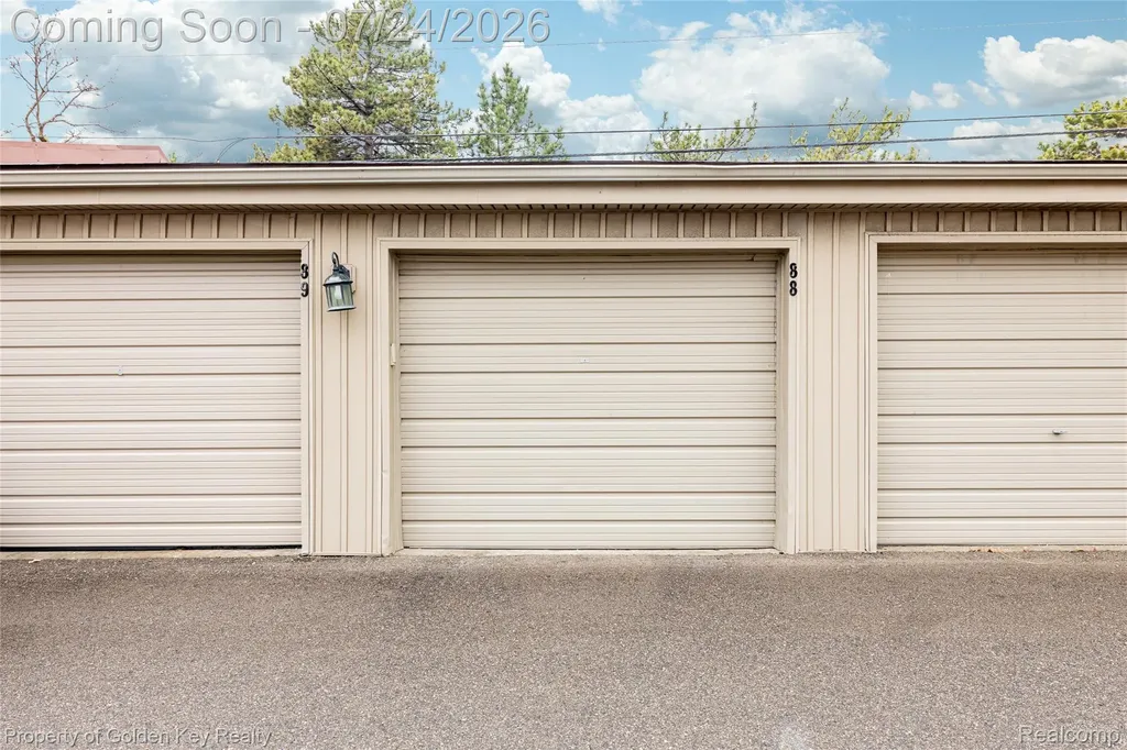 17955 University Park Drive Livonia City MI 48152