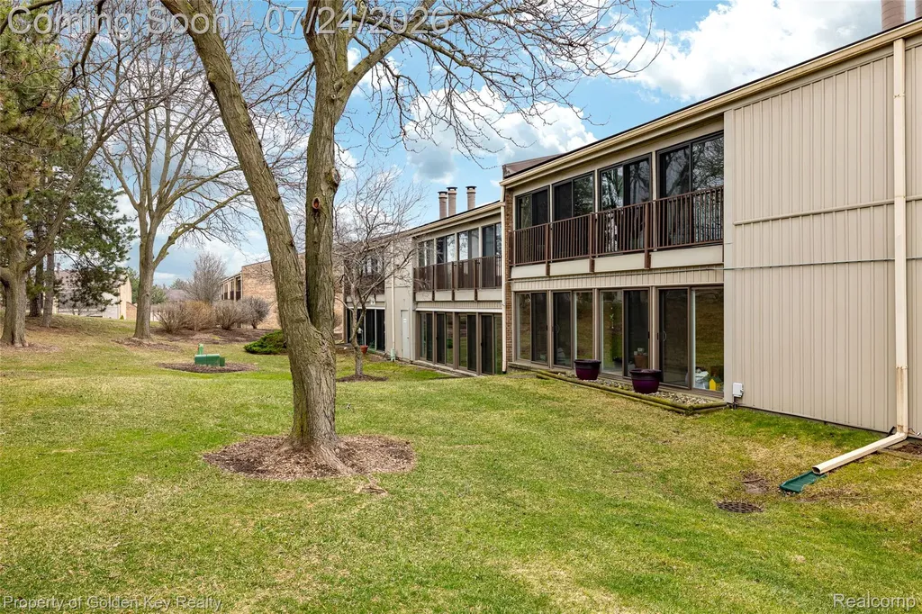 17955 University Park Drive Livonia City MI 48152