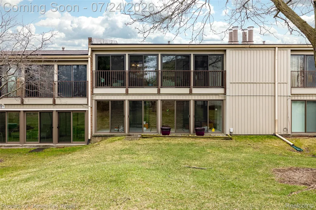 17955 University Park Drive Livonia City MI 48152