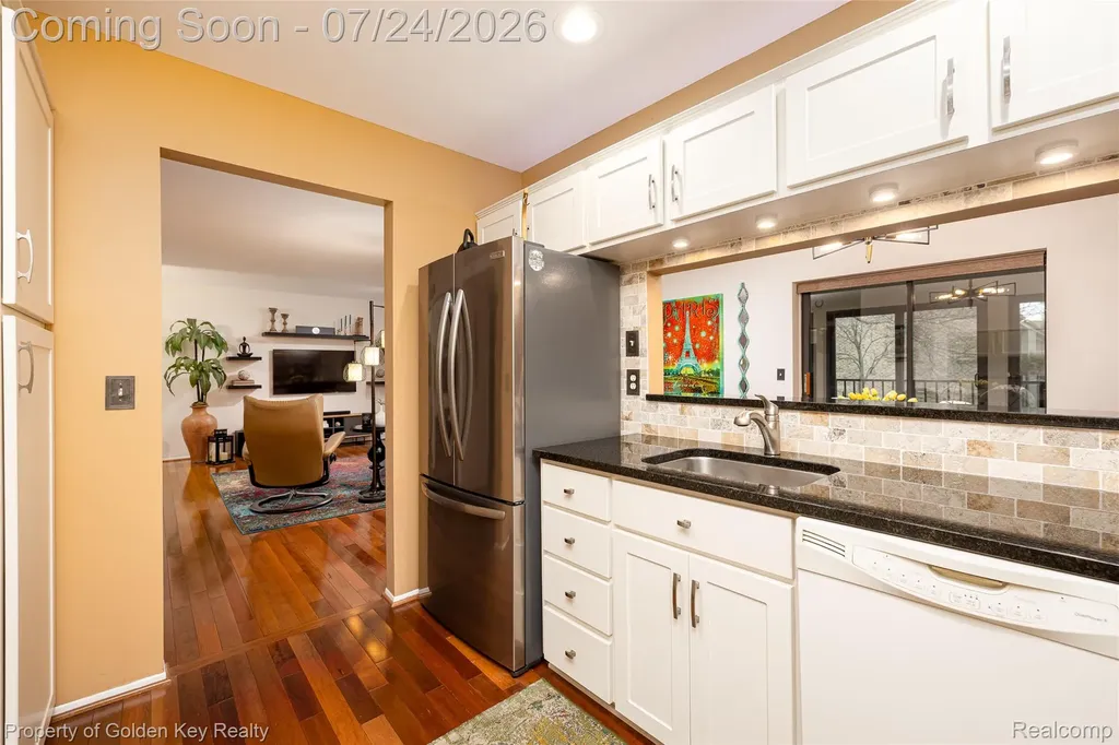 17955 University Park Drive Livonia City MI 48152