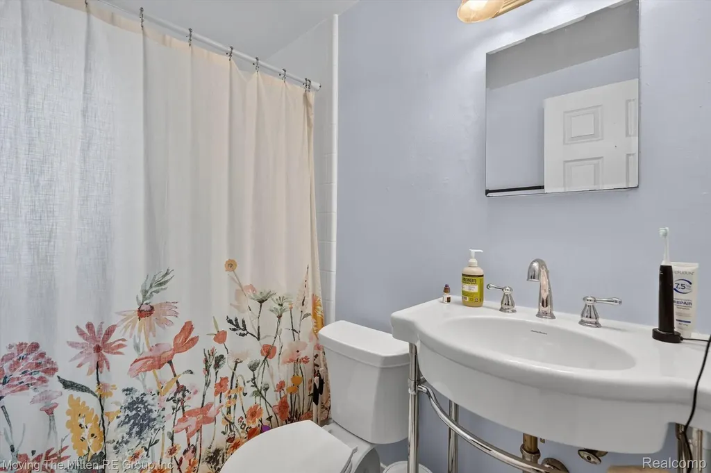 2655 Whitewood Street Ann Arbor City MI 48104
