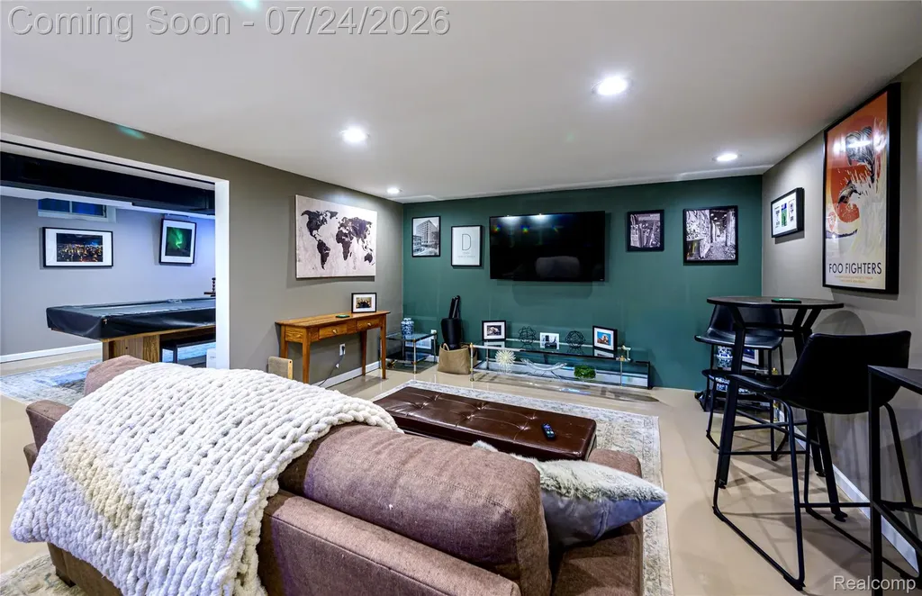 5136 Earl Drive Warren City MI 48092