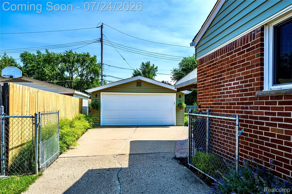 5136 Earl Drive Warren City MI 48092