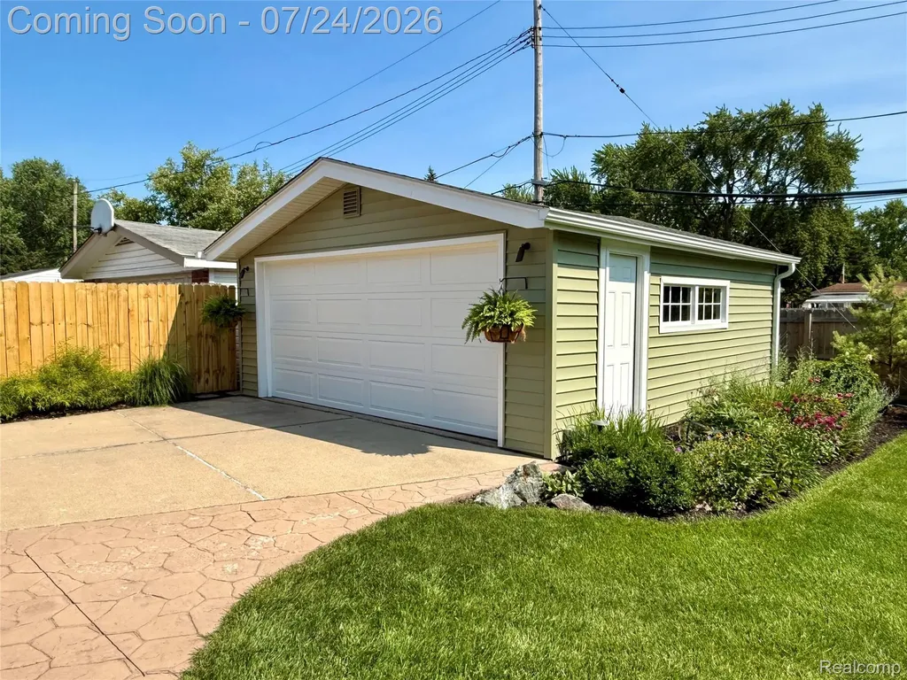 5136 Earl Drive Warren City MI 48092