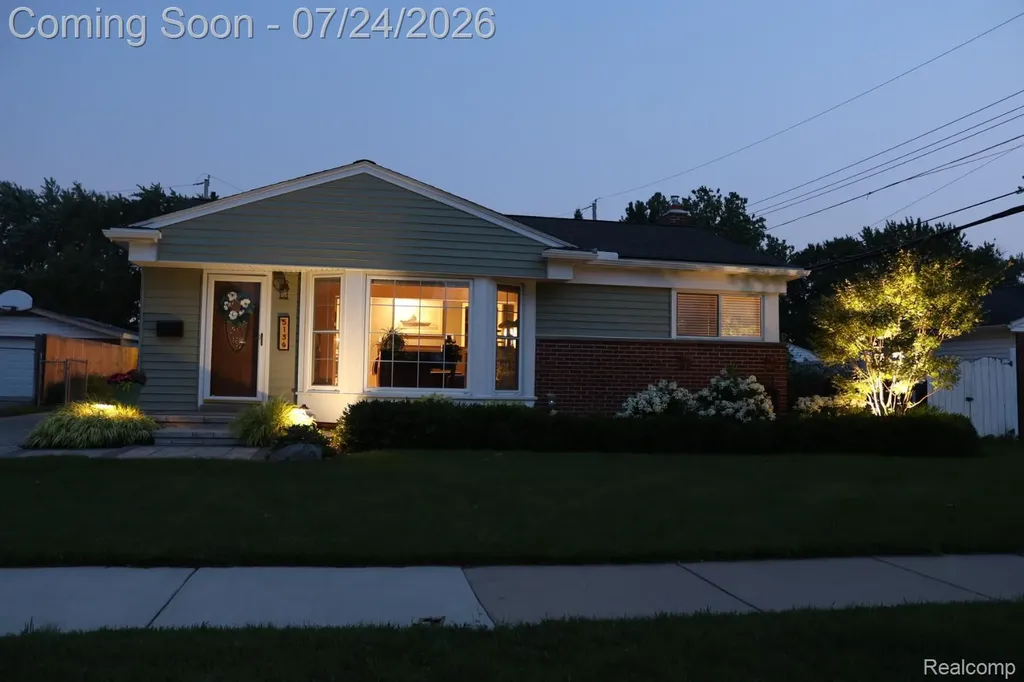 5136 Earl Drive Warren City MI 48092