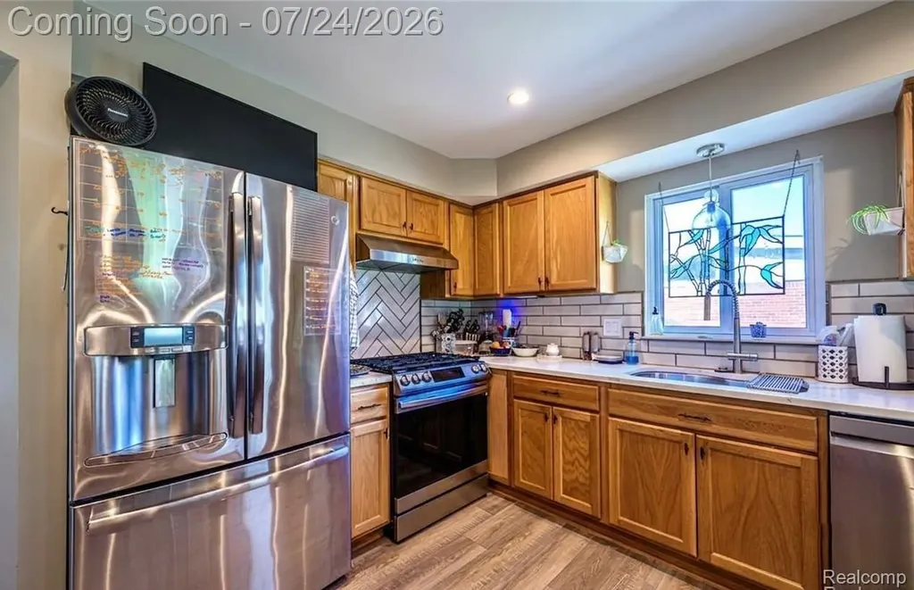 5136 Earl Drive Warren City MI 48092