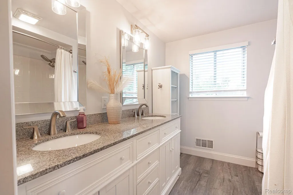 1642 Dancer Drive Rochester Hills City MI 48307