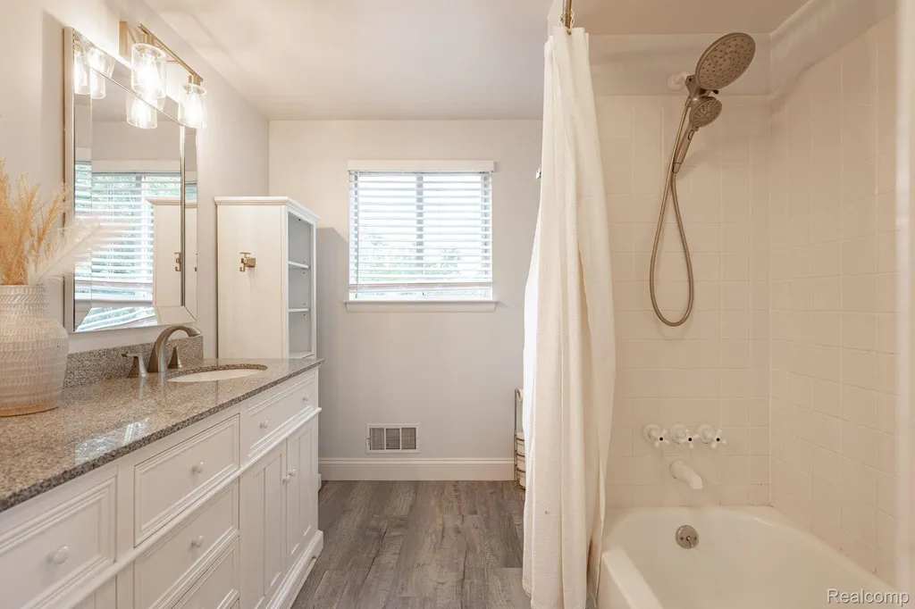 1642 Dancer Drive Rochester Hills City MI 48307