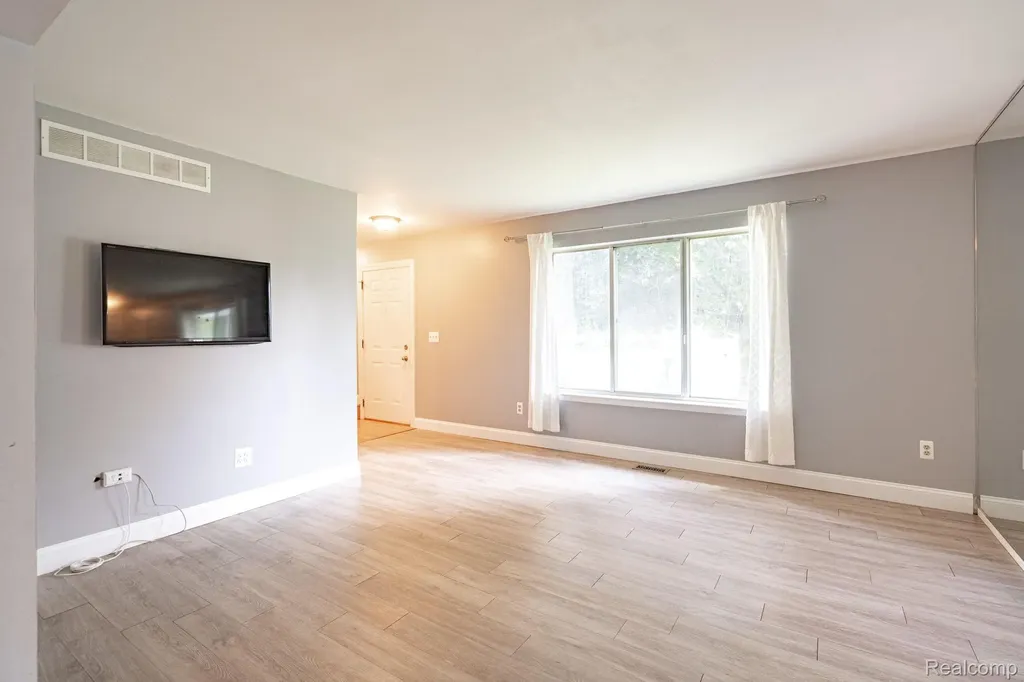 1642 Dancer Drive Rochester Hills City MI 48307