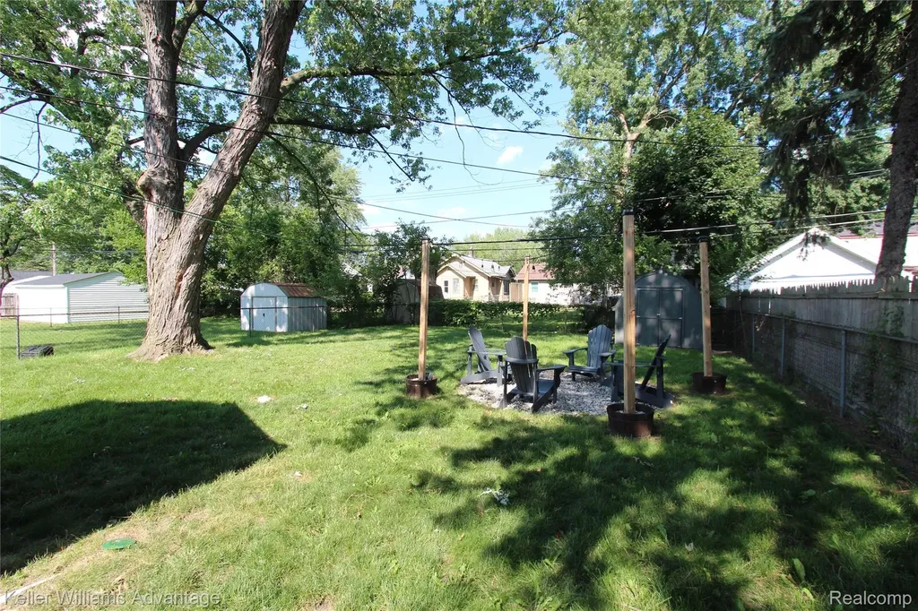 26136 Alger Boulevard Madison Heights City MI 48071