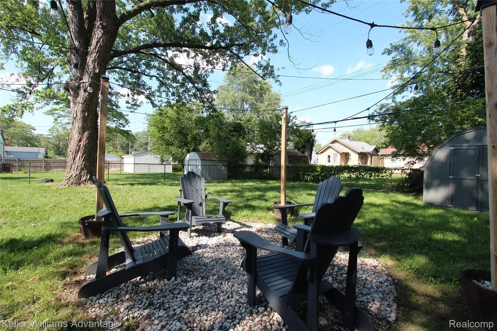26136 Alger Boulevard Madison Heights City MI 48071