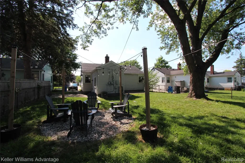 26136 Alger Boulevard Madison Heights City MI 48071