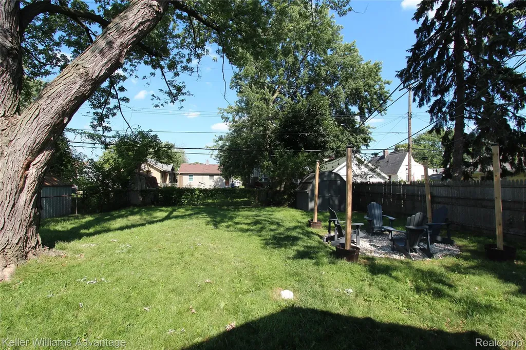 26136 Alger Boulevard Madison Heights City MI 48071