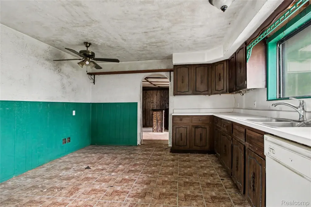 1809 N Walton Street Westland City MI 48185