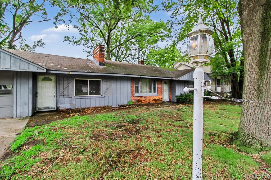 1809 N Walton Street Westland City MI 48185