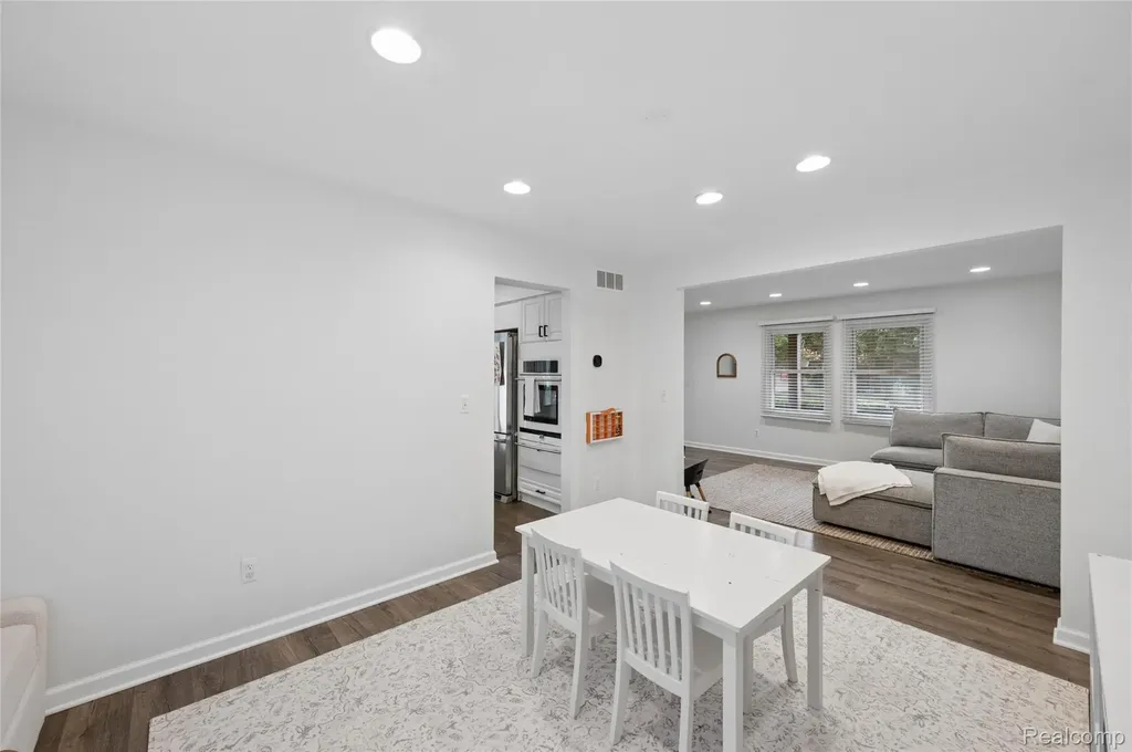 33143 Oak Hollow Street Farmington Hills City MI 48334