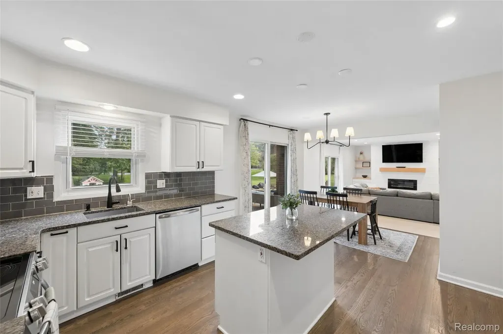 33143 Oak Hollow Street Farmington Hills City MI 48334