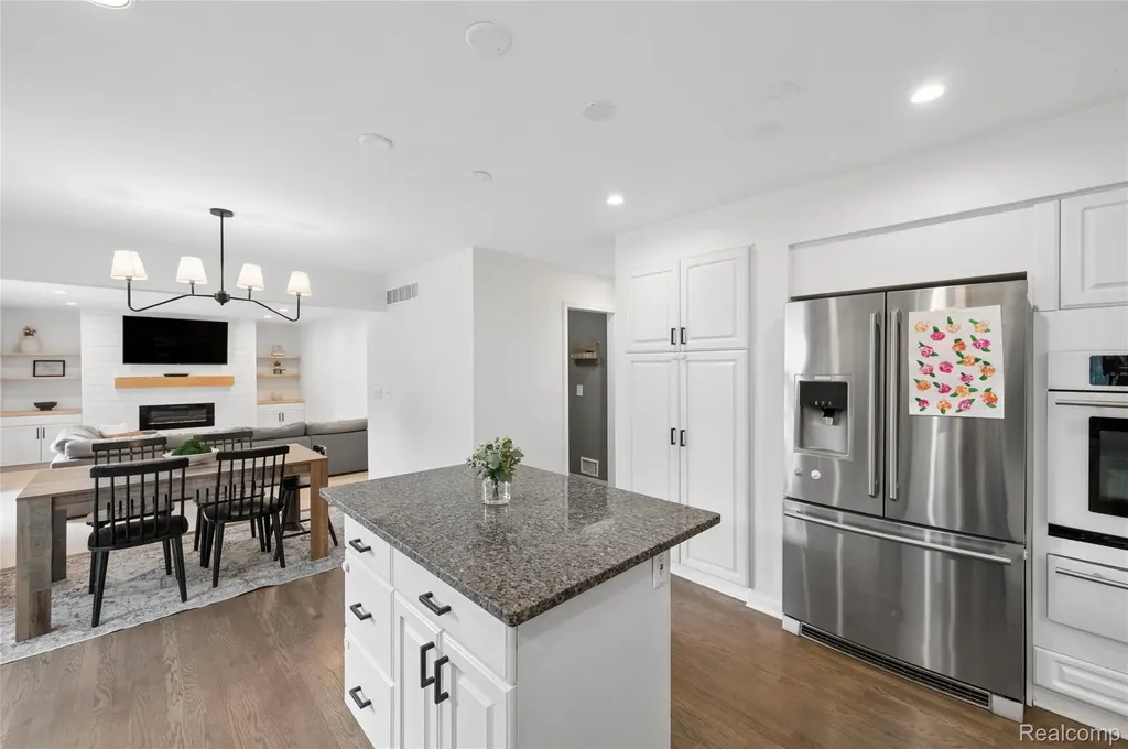 33143 Oak Hollow Street Farmington Hills City MI 48334