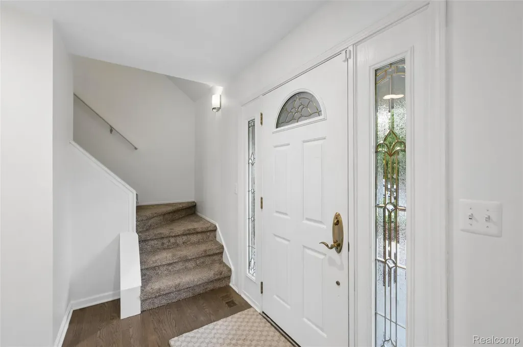 33143 Oak Hollow Street Farmington Hills City MI 48334