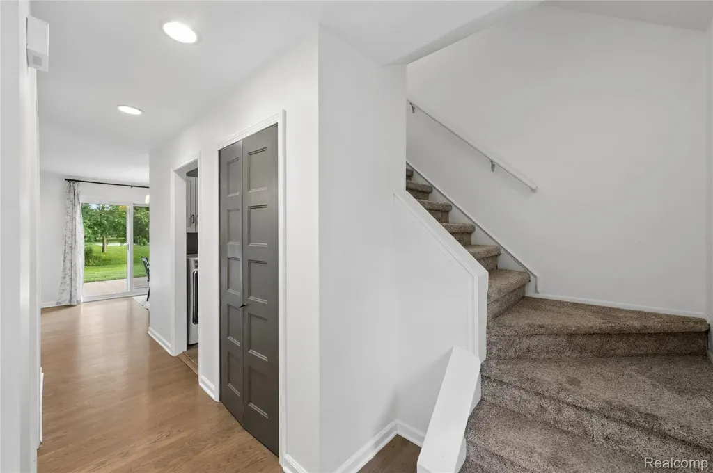 33143 Oak Hollow Street Farmington Hills City MI 48334