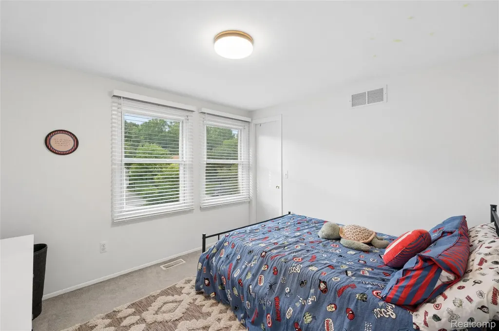 33143 Oak Hollow Street Farmington Hills City MI 48334