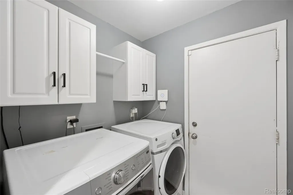 33143 Oak Hollow Street Farmington Hills City MI 48334