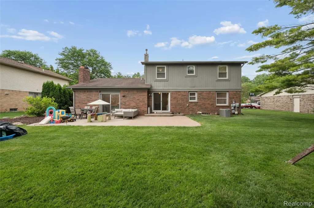 33143 Oak Hollow Street Farmington Hills City MI 48334