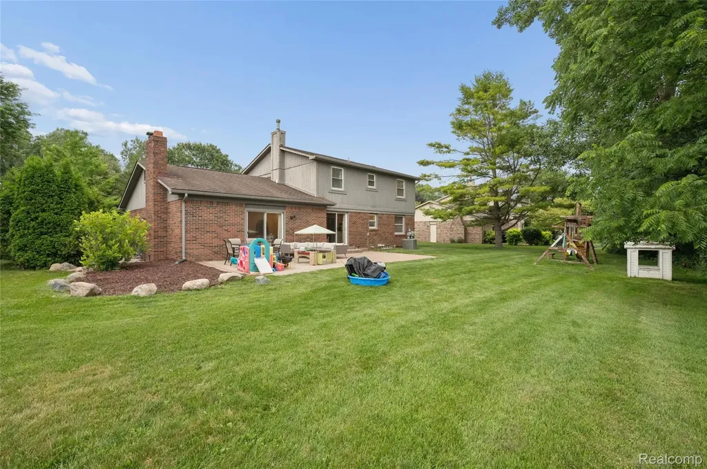 33143 Oak Hollow Street Farmington Hills City MI 48334