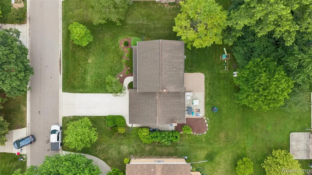 33143 Oak Hollow Street Farmington Hills City MI 48334