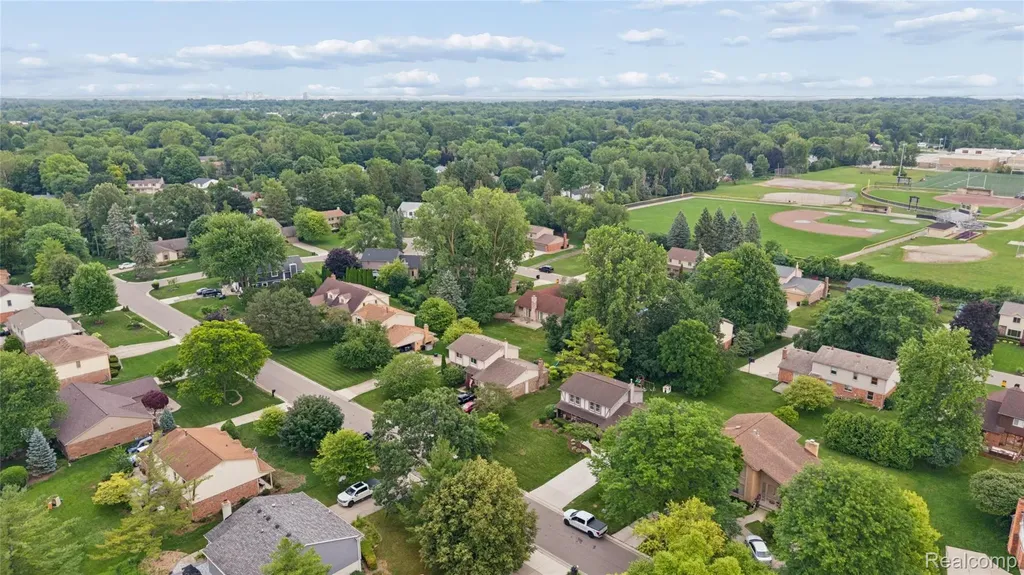 33143 Oak Hollow Street Farmington Hills City MI 48334