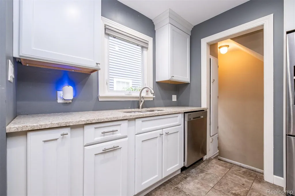 807 Vermont Avenue Royal Oak City MI 48067