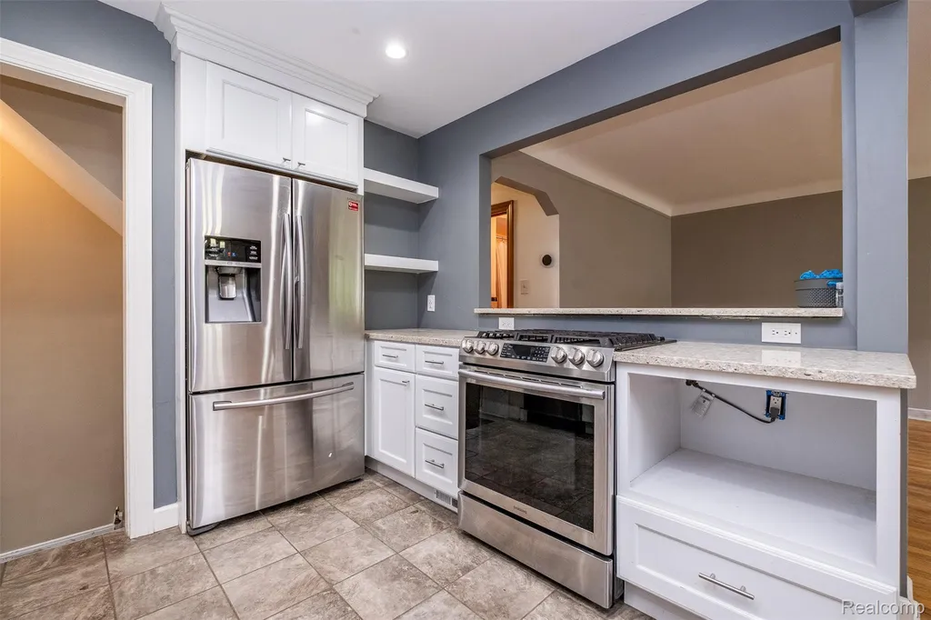 807 Vermont Avenue Royal Oak City MI 48067
